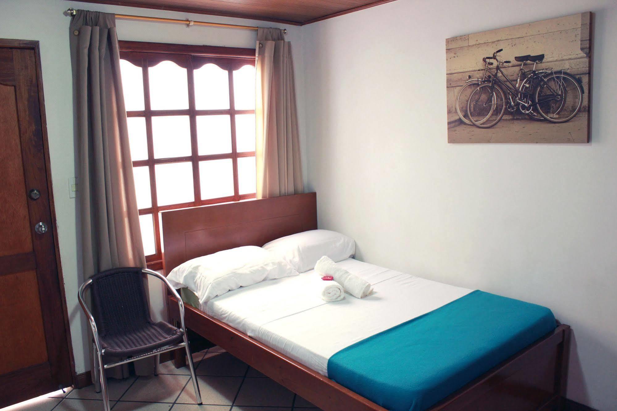 Pasadena Hostel Cali Exteriör bild